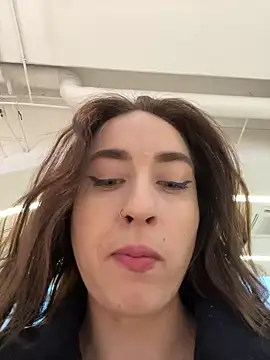 Holly Play online show from December 5, 9:17 am