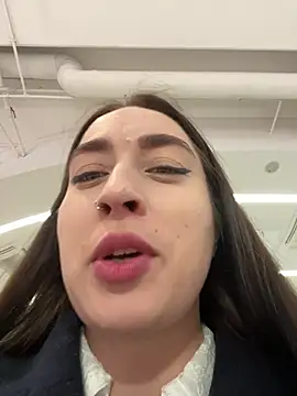 Holly Play online show from December 6, 9:21 am