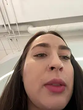 Holly Play online show from December 10, 9:23 am