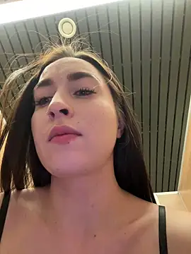 Holly Play online show from December 11, 9:09 am