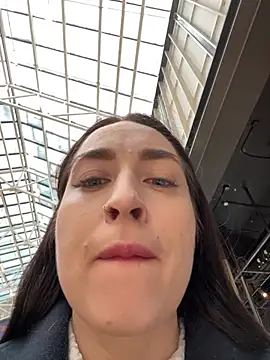 Holly Play online show from February 6, 7:35 am