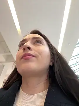 Holly Play online show from March 6, 8:08 am