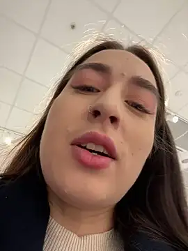 Holly Play online show from March 21, 9:01 am