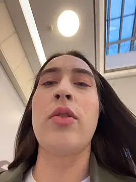 Holly Play online show from November 7, 12:05 pm