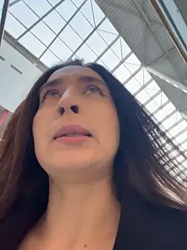 Holly Play online show from March 13, 8:10 am