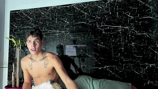 Couplehot  1 online show from December 7, 3:58 am