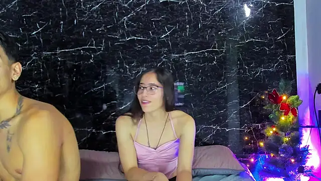 Couplehot  1 online show from January 4, 3:50 am