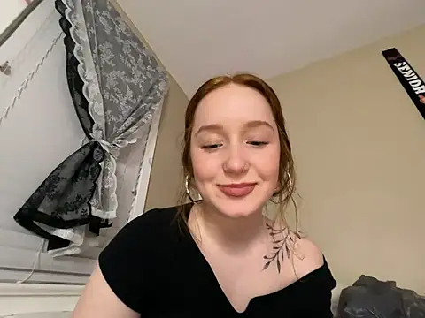 Snapshot of gingerbabe18 chatting on February 6, 6:18 am gingerbabe18 online show from February 6, 6:18 am
