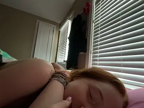 Snapshot of gingerbabe18 chatting on September 21, 4:19 pm gingerbabe18 online show from September 21, 4:19 pm