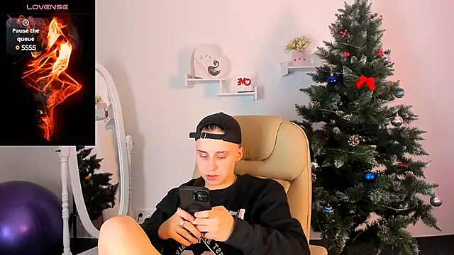 Dolly  Queen  online show from December 17, 2:33 am