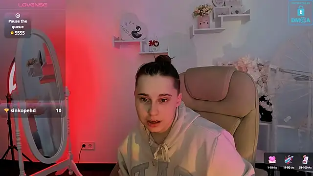 Dolly  Queen  online show from February 8, 11:34 pm