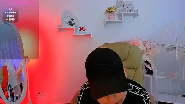 Dolly  Queen  online show from February 11, 9:25 pm