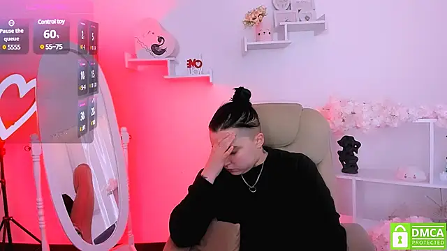 Dolly  Queen  online show from March 16, 12:12 am