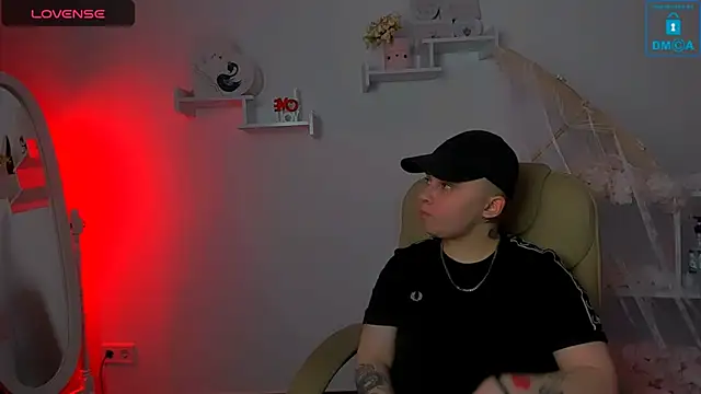 Dolly  Queen  online show from March 22, 1:00 am