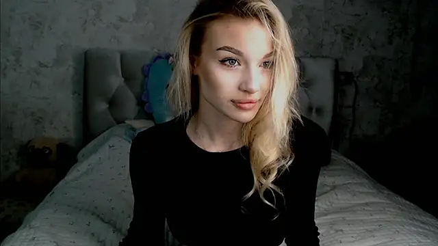 Snapshot of Ella_Milla chatting on May 11, 2:45 pm Ella Milla online show from May 11, 2:45 pm