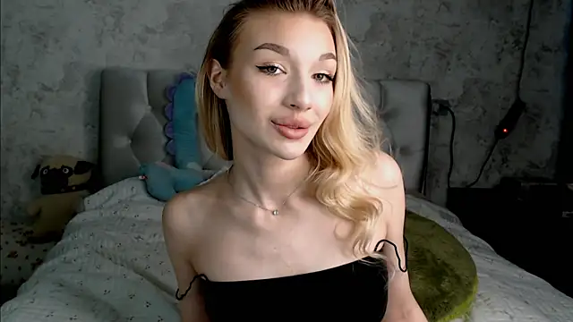 Snapshot of Ella_Milla chatting on May 20, 1:39 pm Ella Milla online show from May 20, 1:39 pm