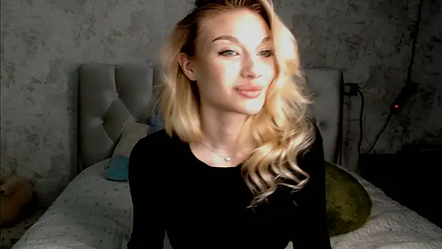 Snapshot of Ella_Milla chatting on June 10, 12:37 pm Ella Milla online show from June 10, 12:37 pm
