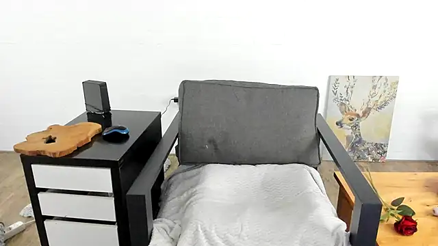 MendiPetite online show from February 21, 10:07 am