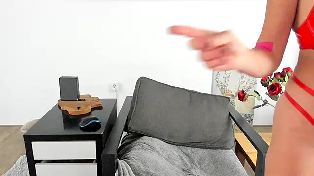 MendiPetite online show from October 17, 8:22 pm