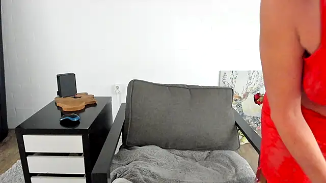 MendiPetite online show from October 21, 8:48 am