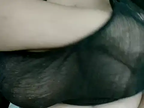 Hugetittiesxx2 online show from February 12, 1:30 am