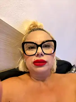 Snapshot of luna_14 chatting on September 27, 6:57 pm luna 14 online show from September 27, 6:57 pm