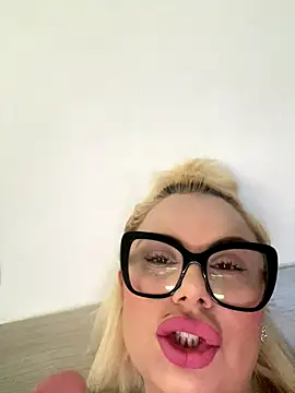 Snapshot of luna_14 chatting on November 8, 8:14 am luna 14 online show from November 8, 8:14 am