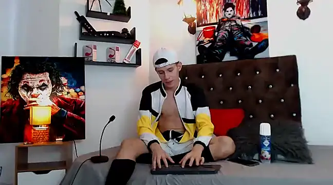 flowers18 online show from January 9, 9:58 pm