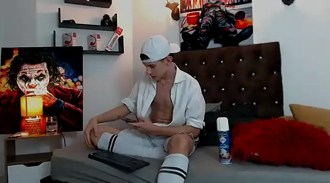 flowers18 online show from January 13, 8:58 pm