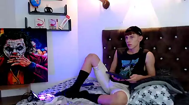 flowers18 online show from February 12, 9:01 pm