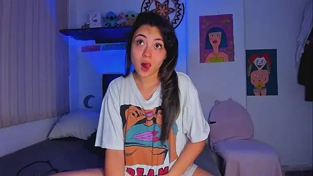 Snapshot of azumi_cutiepie_ chatting on February 15, 9:37 pm azumi cutiepie online show from February 15, 9:37 pm