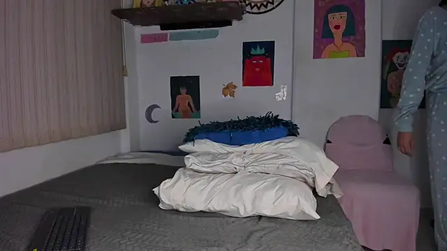 Snapshot of azumi_cutiepie_ chatting on March 6, 8:37 pm azumi cutiepie online show from March 6, 8:37 pm