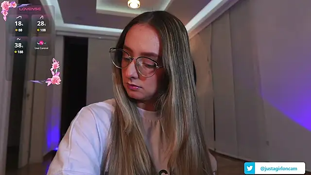 nicollefiorett online show from December 29, 12:20 am