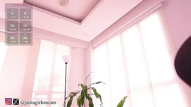 nicollefiorett online show from February 23, 8:33 pm