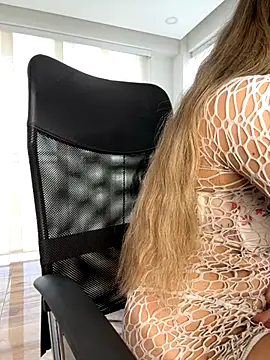 nicollefiorett online show from October 21, 8:53 pm