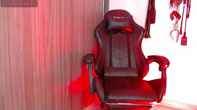 Snapshot of Alisson_Beckett chatting on January 29, 10:43 pm Alisson Beckett online show from January 29, 10:43 pm