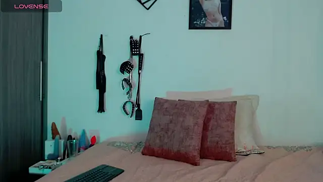 Snapshot of Alisson_Beckett chatting on February 21, 6:37 pm Alisson Beckett online show from February 21, 6:37 pm