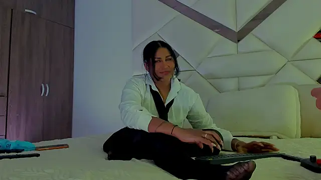 StormyButty18 online show from December 3, 1:24 am