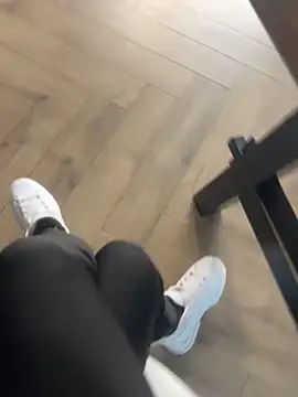 FeetVibe online show from November 5, 8:25 am