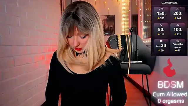 Sandralawrence online show from November 21, 9:35 pm