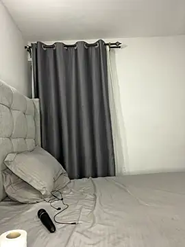 prettiepearl online show from January 10, 9:05 pm