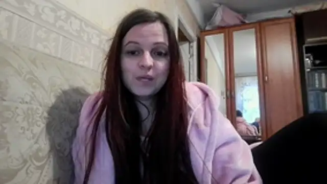 Snapshot of CatMelissa chatting on December 18, 11:27 am CatMelissa online show from December 18, 11:27 am