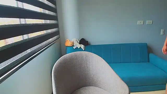 Lauri  fit online show from October 27, 4:44 pm