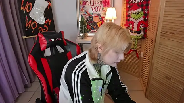 Snapshot of mekurisu chatting on December 5, 8:23 am mekurisu online show from December 5, 8:23 am