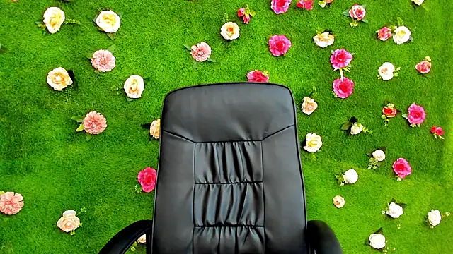 Huge Titties  online show from January 30, 5:09 am