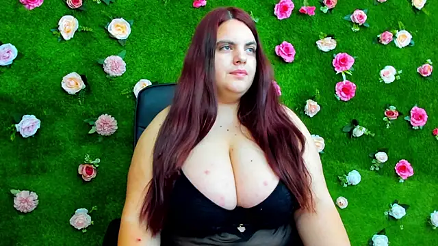 Huge Titties  online show from February 7, 4:37 am