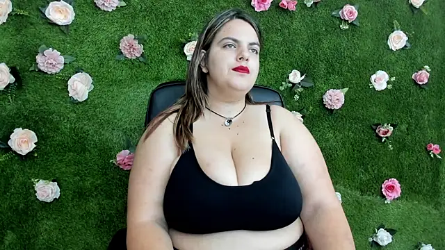 Huge Titties  online show from September 23, 7:06 pm