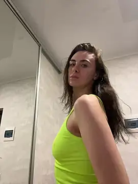 Snapshot of Miilania chatting on December 18, 5:59 am Miilania online show from December 18, 5:59 am