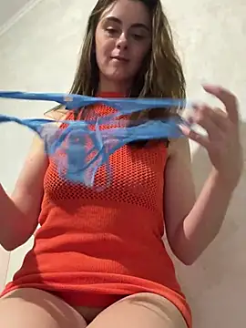 Snapshot of Miilania chatting on December 19, 10:53 pm Miilania online show from December 19, 10:53 pm