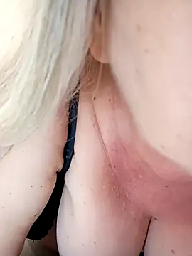 Lana Luna1 online show from December 3, 9:46 pm